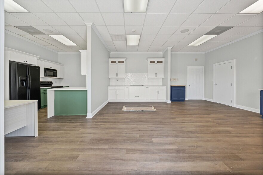 More Photos Of 1811 Alpine Dr, Clarksville Light Manufacturing For Lease