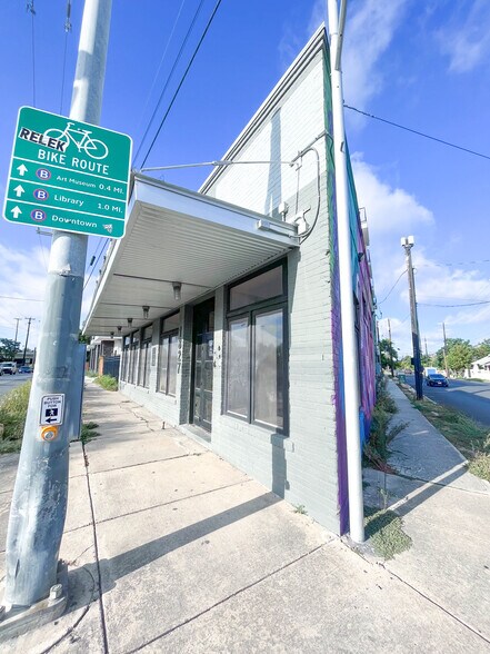 More Photos Of 1827 Saint Marys St, San Antonio Office For Sale