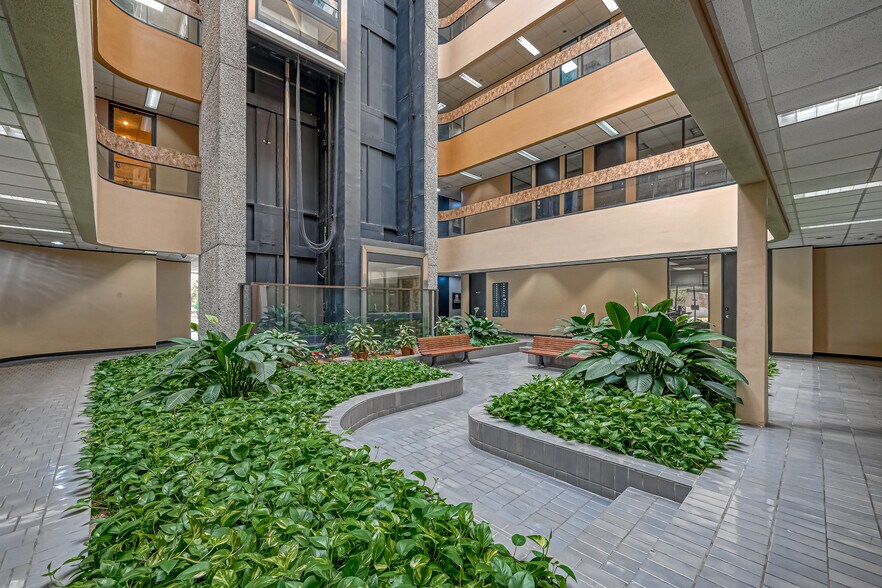 More Photos Of 6100 Corporate Dr, Houston Medical For Lease