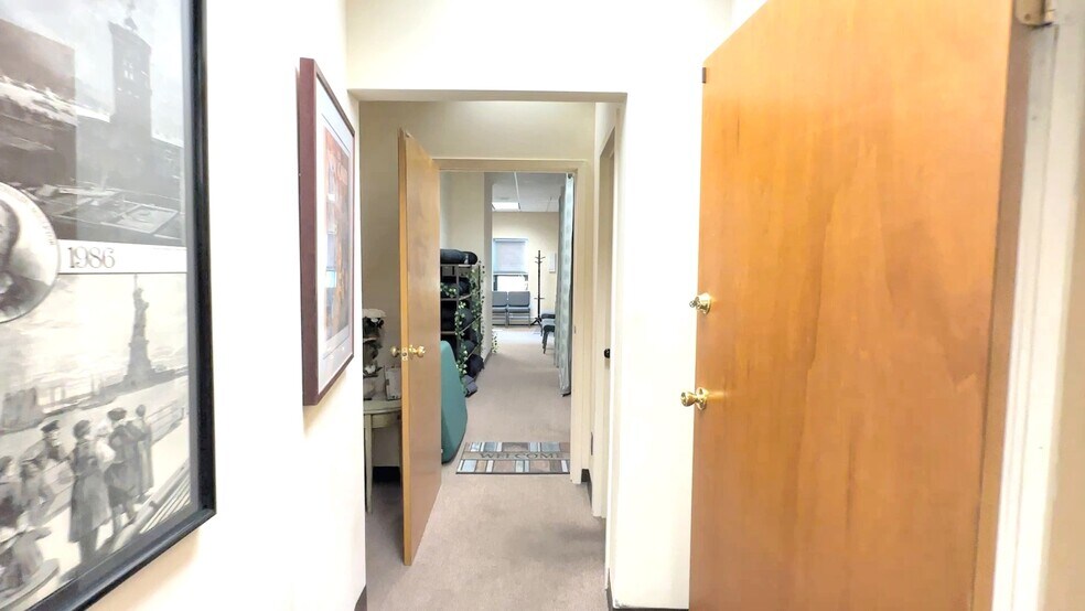 More Photos Of 1991 Smith St, Merrick Medical For Sale