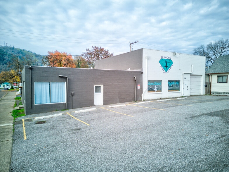 More Photos Of 1560 SE Stephens St, Roseburg Freestanding For Sale