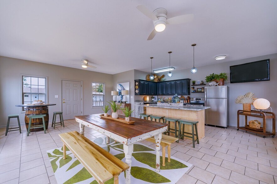 More Photos Of 260 Lake Hamilton Dr, Hot Springs Hotel For Sale