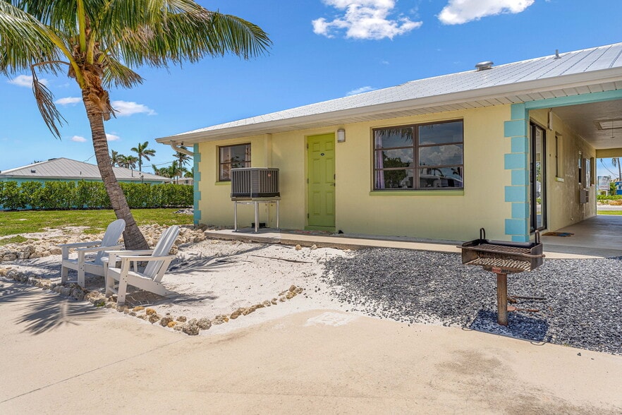 More Photos Of 2938 Sanibel Blvd, Saint James City Hotel For Sale