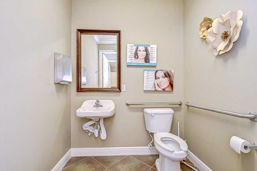 More Photos Of 6928 Linebaugh Ave, Tampa Office For Sale