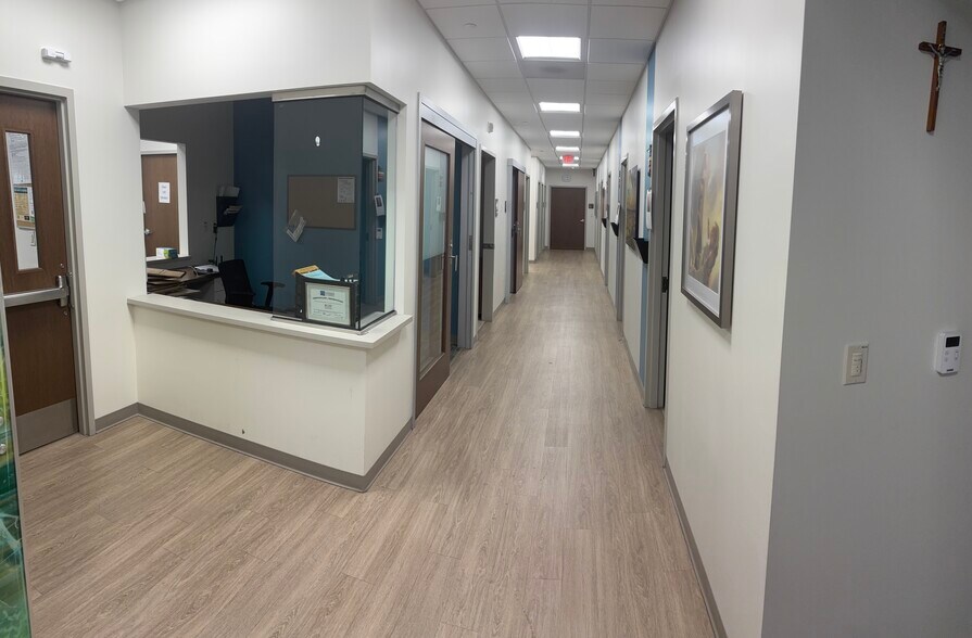 More Photos Of 1714 W Springfield Ave, Champaign Storefront For Lease