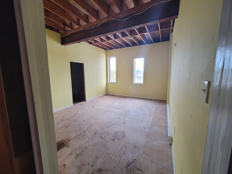 More Photos Of 2400-2406 Northumberland Ave, Richmond Unknown For Lease