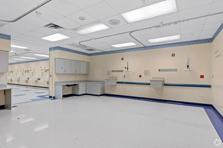 More Photos Of 1600 Central Dr, Bedford Medical For Lease