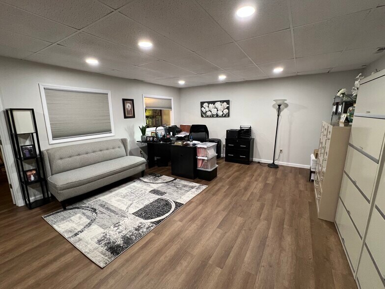 More Photos Of 1522 Oakhurst Dr, Charleston Office For Sale