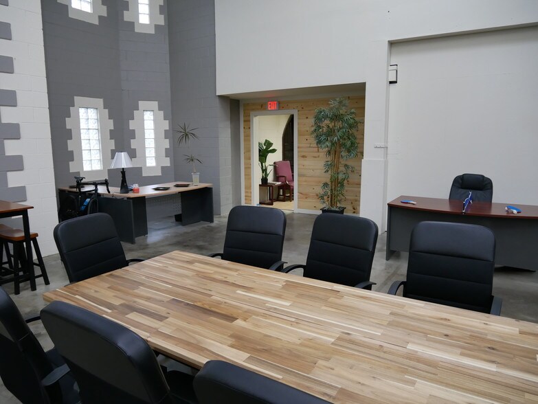 Primary Photo Of 140-166 S Victory Blvd, Burbank Research And Development For Lease