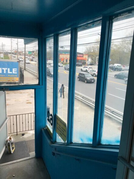 More Photos Of 62 Middlesex Tpke, Burlington Freestanding For Sale