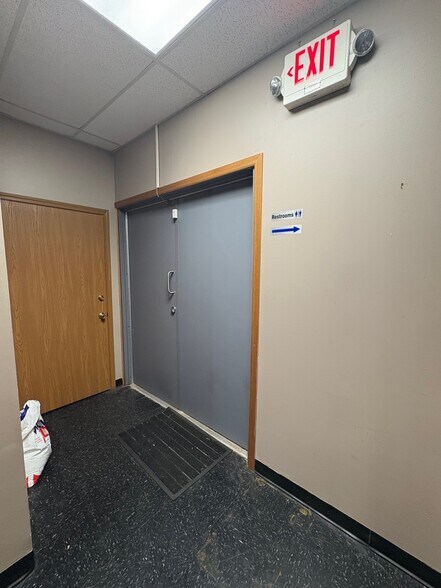 More Photos Of 645 W Highway 50, O'Fallon Storefront Retail Office For Lease