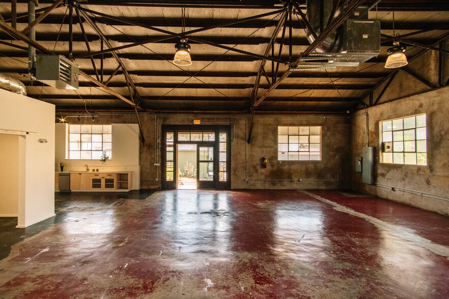 More Photos Of 990 Edgewood Ave NE, Atlanta Freestanding For Lease