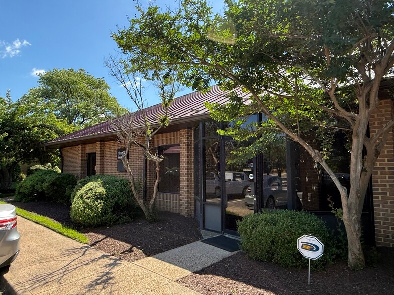 Primary Photo Of 403 Chatham Sq, Fredericksburg Office For Sale