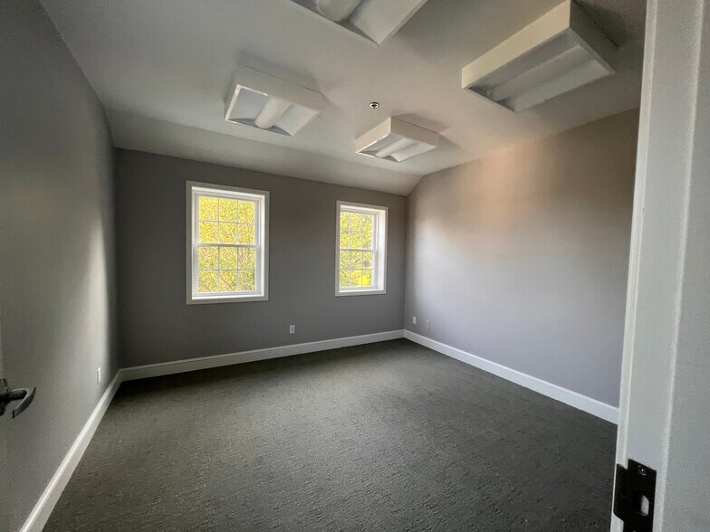 More Photos Of 17 Canton Ave, Milton Office For Sale