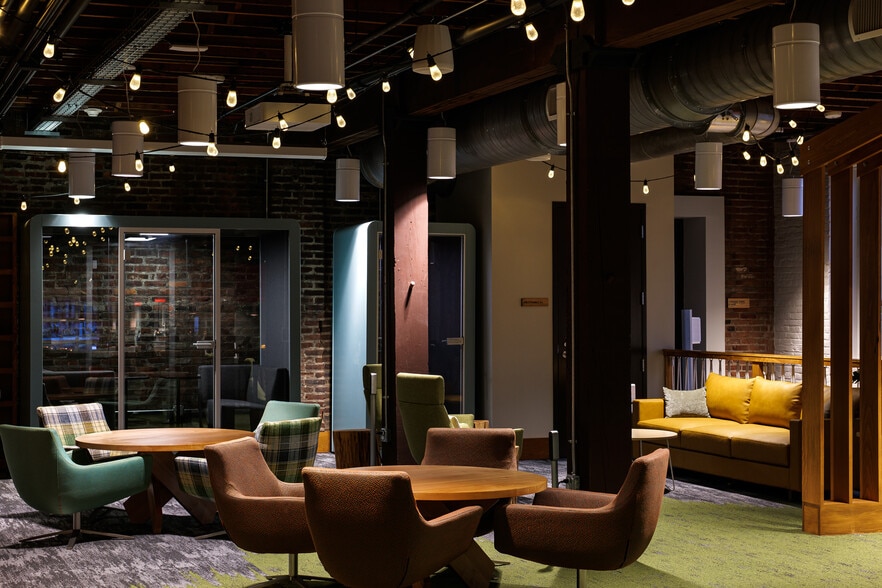 More Photos Of 552 E Market St, Louisville Office For Lease