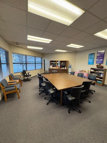 More Photos Of 1401 Rudakof Cir, Anchorage Office For Sale