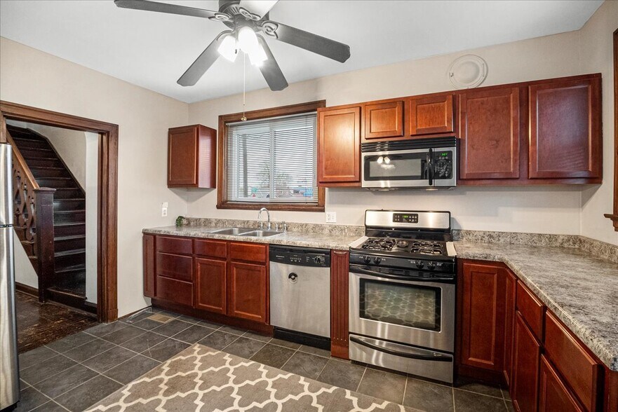 More Photos Of 8700 Gravois Rd, Saint Louis Storefront Retail Residential For Sale