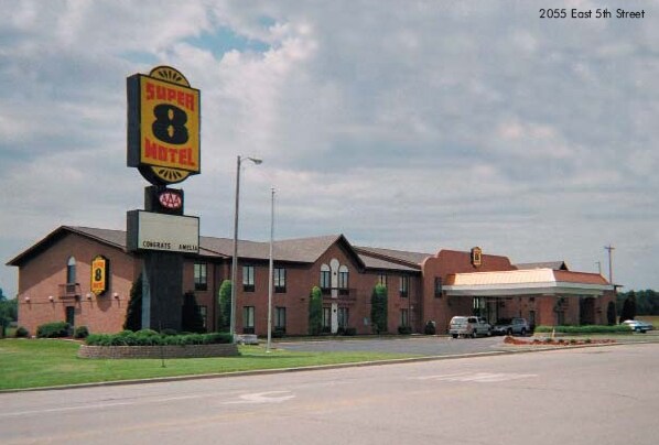 More Photos Of 2055 E 5th St, Metropolis Hotel For Sale