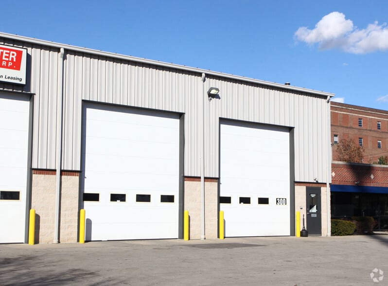 More Photos Of 300 E Naghten St, Columbus Service For Lease