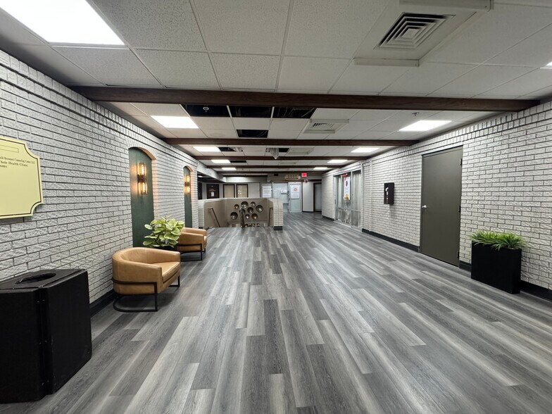 More Photos Of 1941 S 42nd St, Omaha Office For Lease