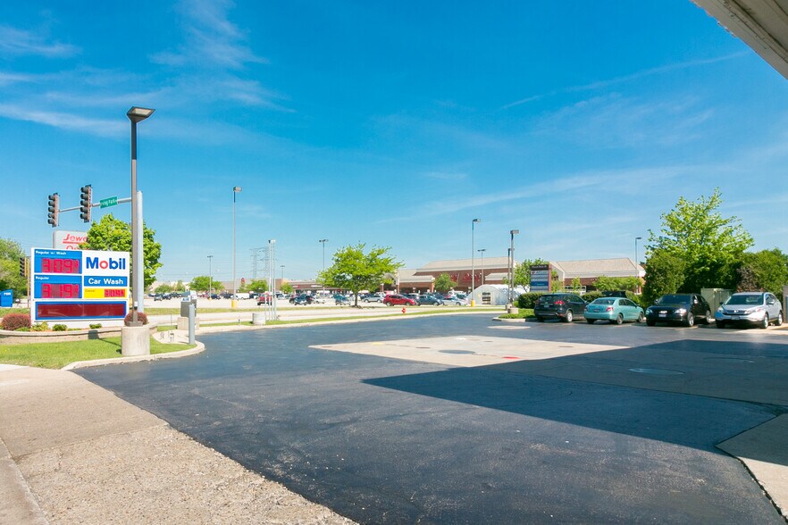 More Photos Of 337 W Irving Park Rd, Wood Dale Service Station For Sale