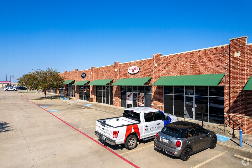 More Photos Of 1865 McGee Ln, Lewisville Flex For Sale