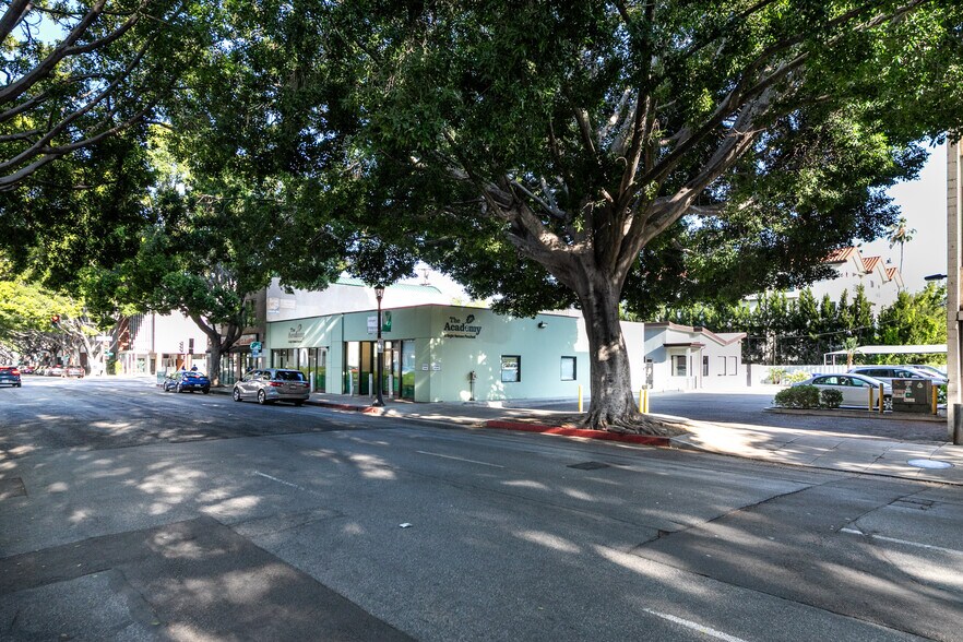 More Photos Of 700 E Green St, Pasadena Storefront For Lease