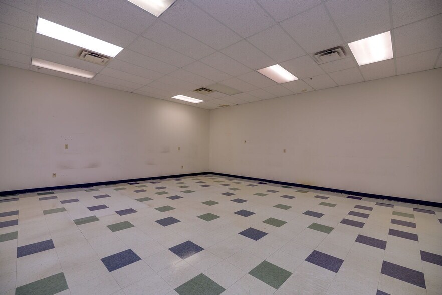 More Photos Of 8261 State Route 235, Dayton Light Manufacturing For Sale