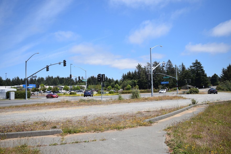 More Photos Of 915 E Washington Blvd, Crescent City Land For Lease