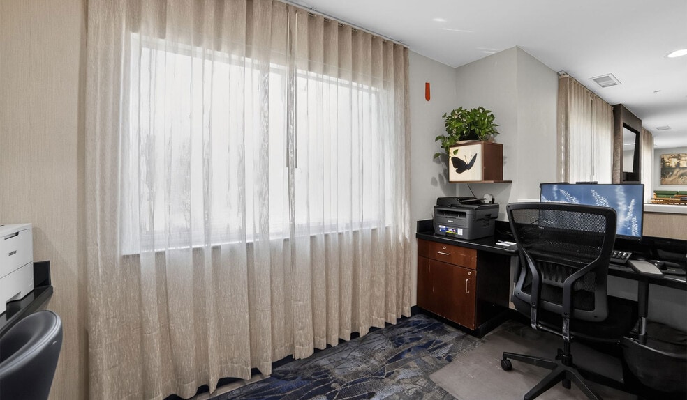 More Photos Of 1945 W Southwest Loop 323, Tyler Hotel For Sale