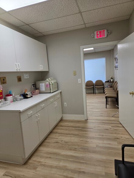 More Photos Of 14 Cedar Swamp Rd, Smithfield Medical For Lease
