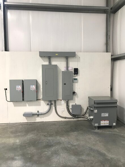 More Photos Of 955 NW Noble Dr, Estacada Warehouse For Sale