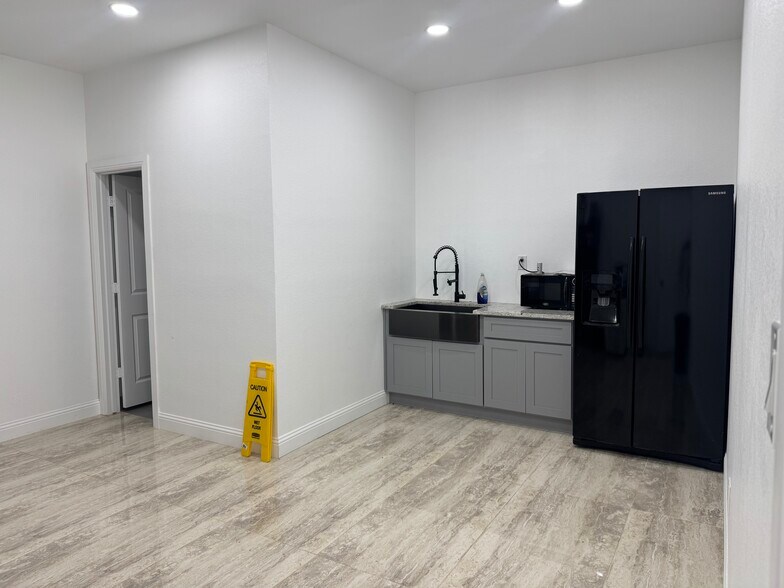 More Photos Of 10105 US-67, Alvarado Warehouse For Lease