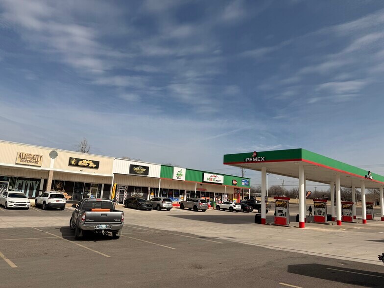 More Photos Of 8467-8497 NE 23rd St, Spencer General Retail For Sale