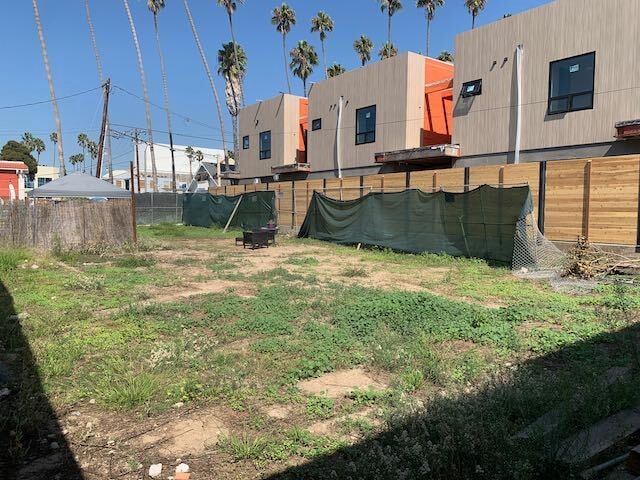 More Photos Of 2003-2011 Main St, Santa Monica Freestanding For Sale