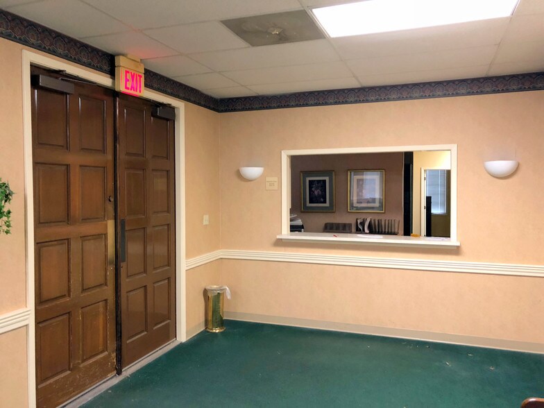 More Photos Of 3809 New Covington Pike, Memphis Medical For Lease