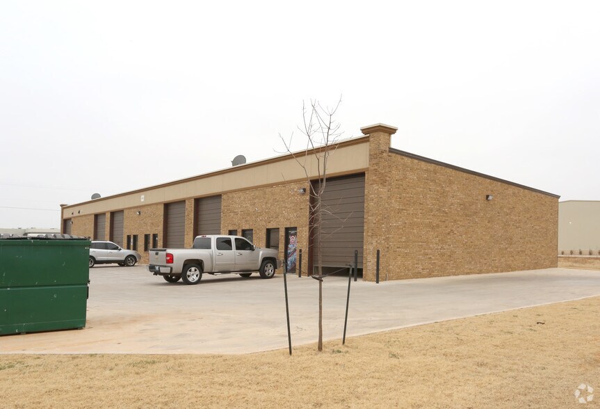 Primary Photo Of 14401 N Lincoln Blvd, Edmond Warehouse For Lease