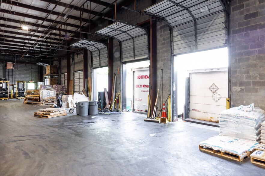 More Photos Of 6480 Best Friend Rd, Norcross Showroom For Lease