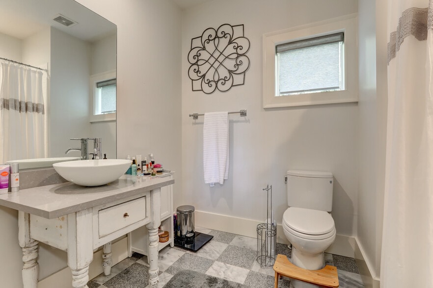 More Photos Of 2972 Lookout Pl NE, Atlanta Office Residential For Sale