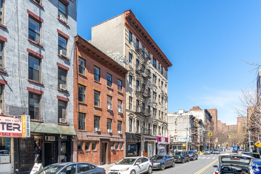 More Photos Of 212 Avenue B, New York Apartments For Lease