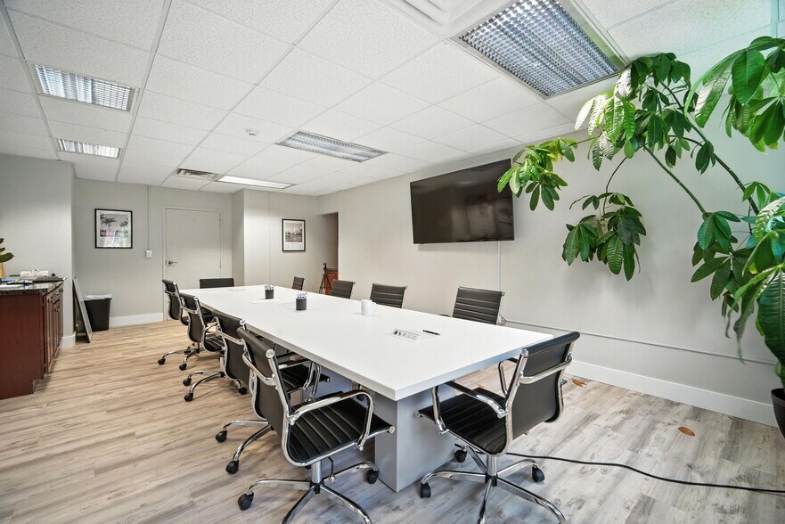 More Photos Of 1767 Northampton St, Holyoke Office Residential For Sale