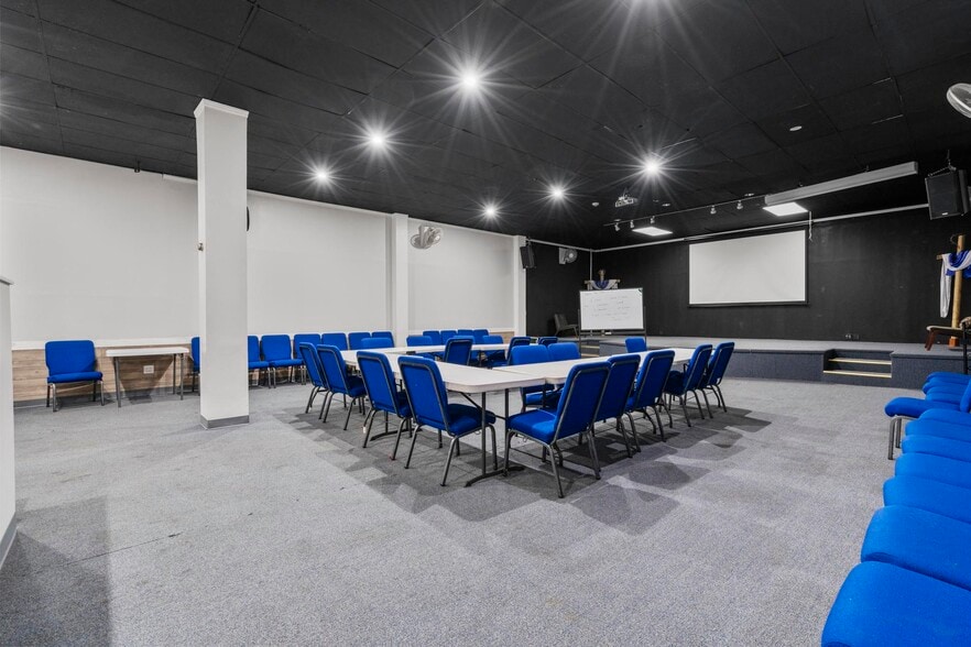 More Photos Of 914 E Main St, Stamford Warehouse For Sale