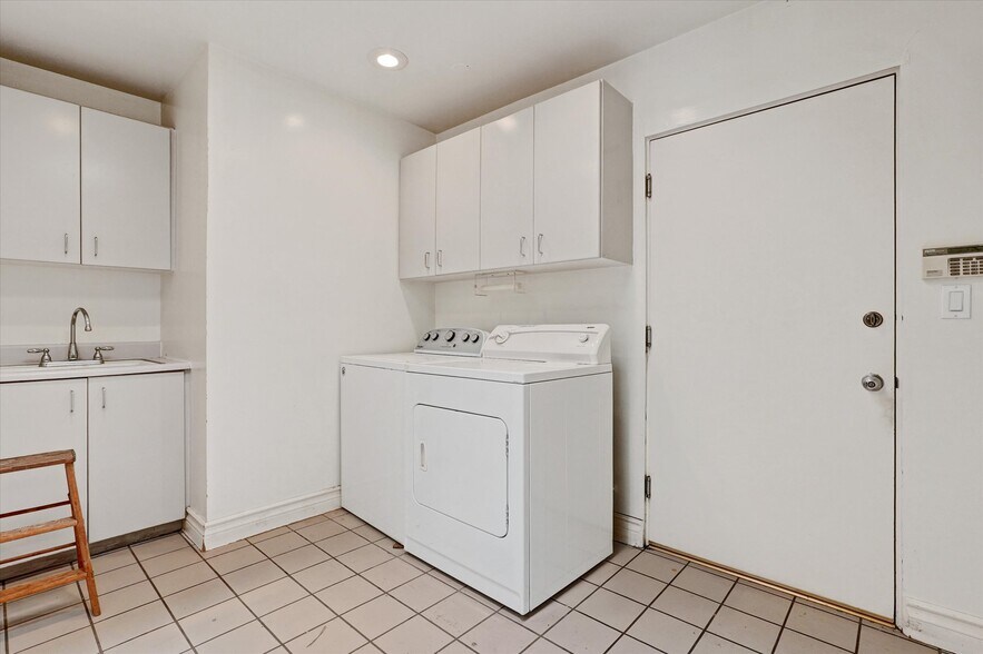 More Photos Of 4623 Hayvenhurst Ave, Encino Apartments For Sale