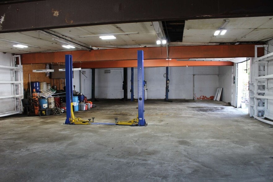 More Photos Of 265A Lowell St, Lawrence Auto Repair For Sale