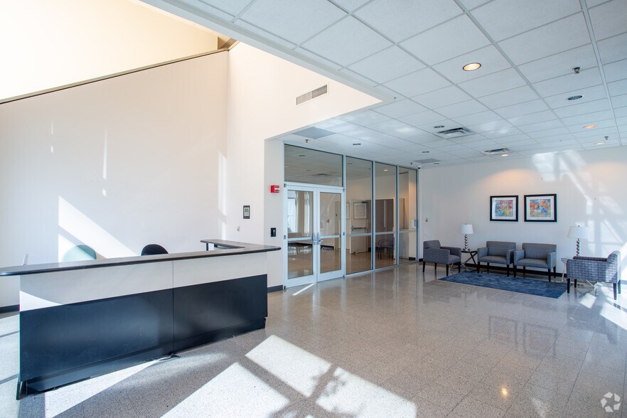 More Photos Of 5501 Alliance Gateway Fwy, Fort Worth Light Distribution For Lease