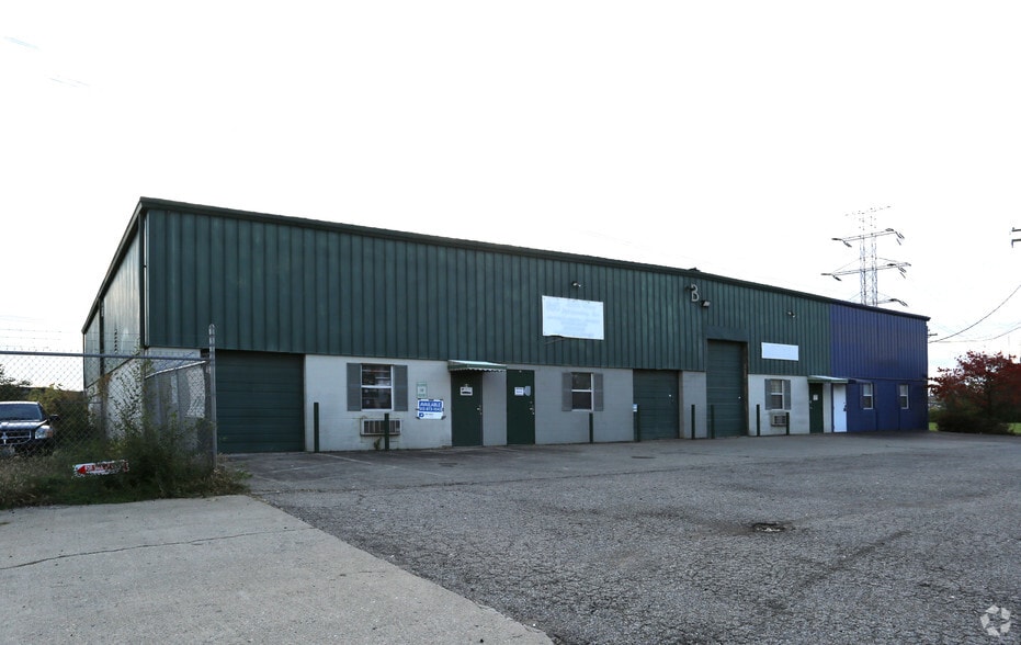 More Photos Of 2300 E Kemper Rd, Cincinnati Warehouse For Lease