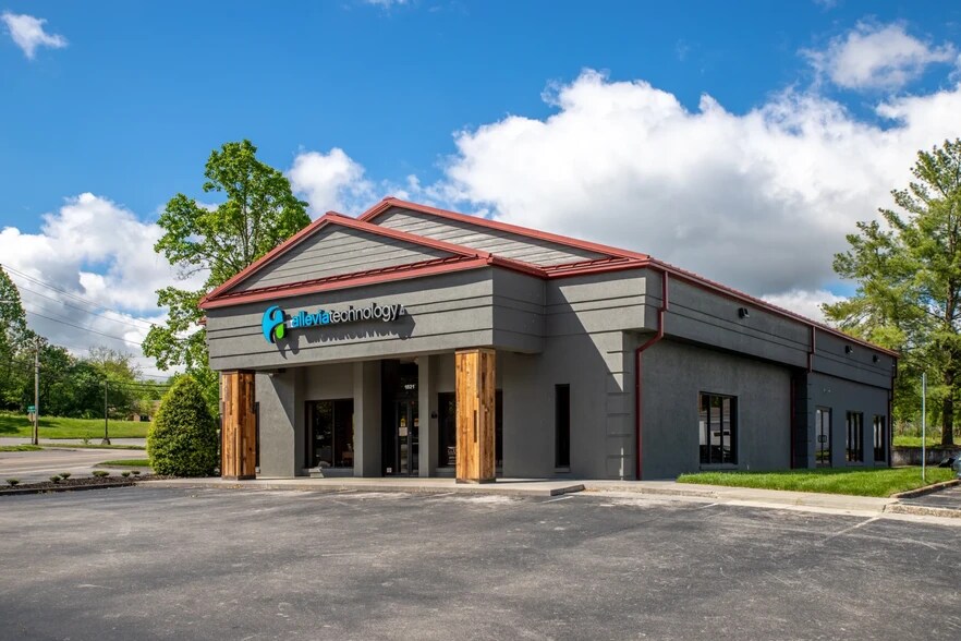 More Photos Of 1819 E Broadway Ave, Maryville Bank For Sale