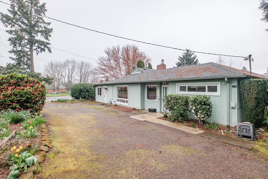 More Photos Of 5198 Skyline Rd S, Salem Multifamily For Sale