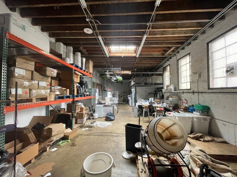 More Photos Of 368 Mcguinness Blvd, Brooklyn Warehouse For Lease