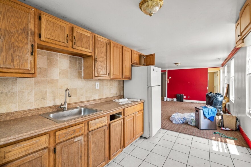 More Photos Of 2800 Huntingdon Ave, Baltimore Storefront Retail Residential For Lease